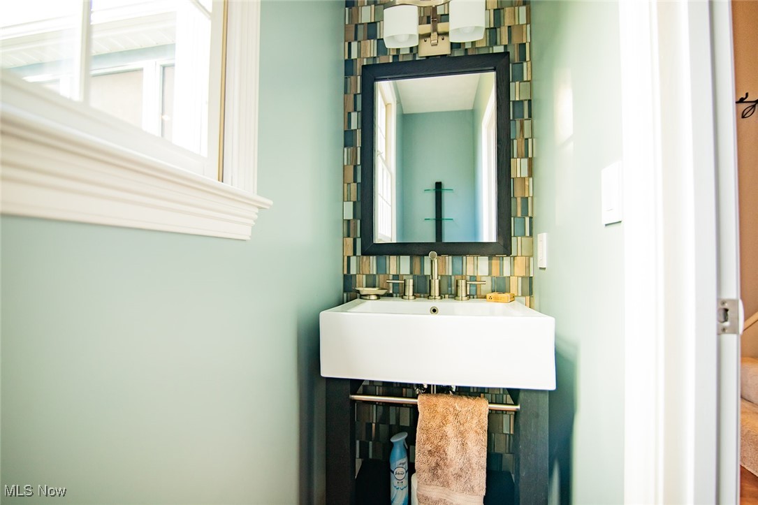 Vienna, West Virginia, 26105, United States, 4 Bedrooms Bedrooms, ,5 BathroomsBathrooms,Residential,For Sale,1987496