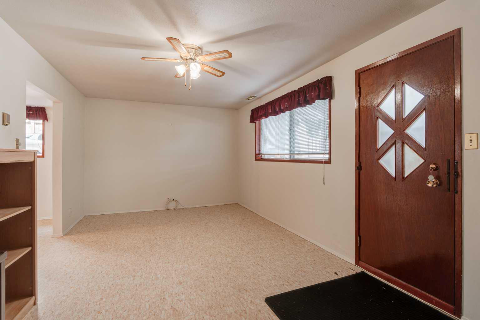 CALGARY, Alberta, T3E 2S7, CA, 3 Bedrooms Bedrooms, ,2 BathroomsBathrooms,Residential,For Sale,1896570