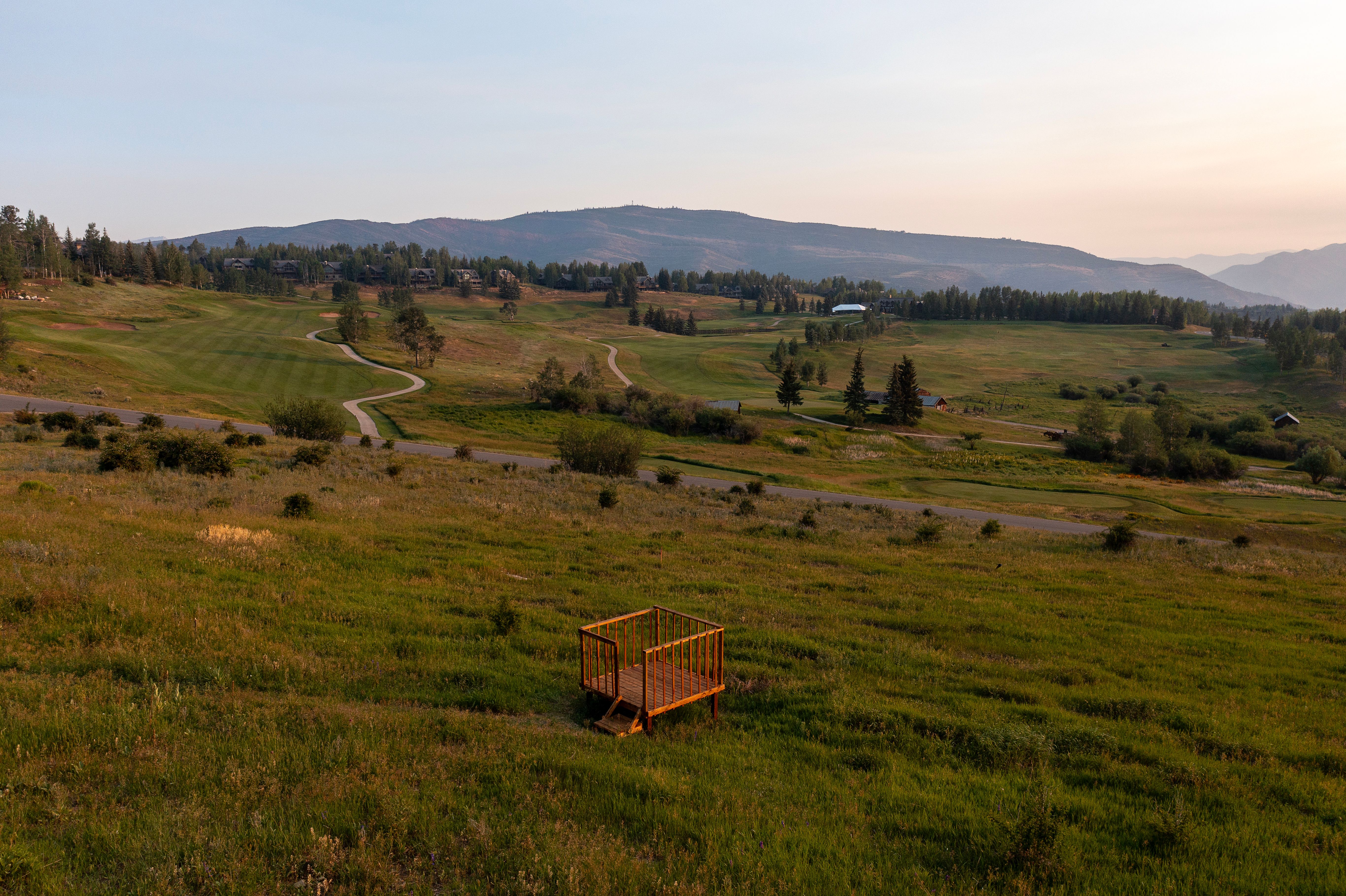  Expansive Vistas Overlooking the Golf Course and Up Towards the Gore Range - 物件實景