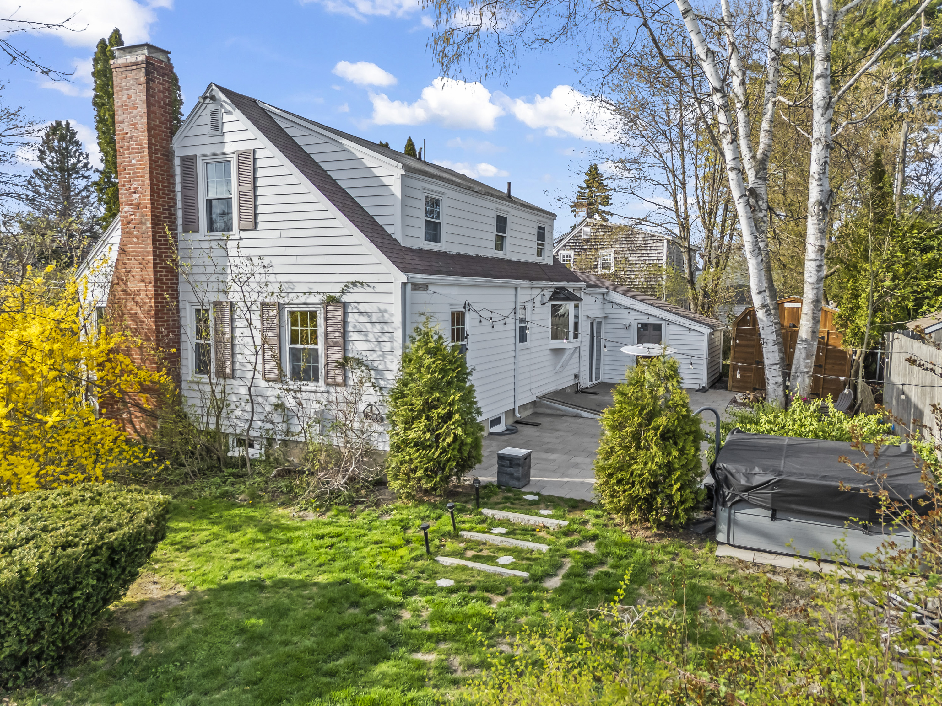Falmouth, Maine, 04105, United States, 3 Bedrooms Bedrooms, ,2 BathroomsBathrooms,Residential,For Sale,1794593