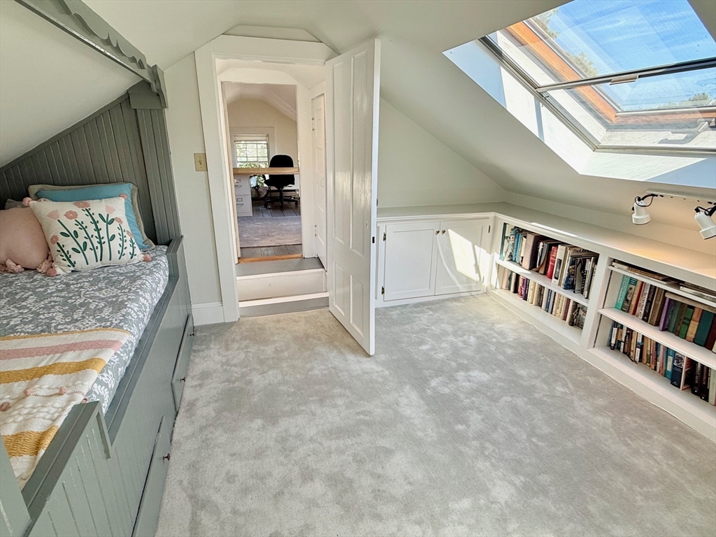 Cambridge, Massachusetts, 02139, United States, 3 Bedrooms Bedrooms, ,2 BathroomsBathrooms,Residential,For Sale,1940619