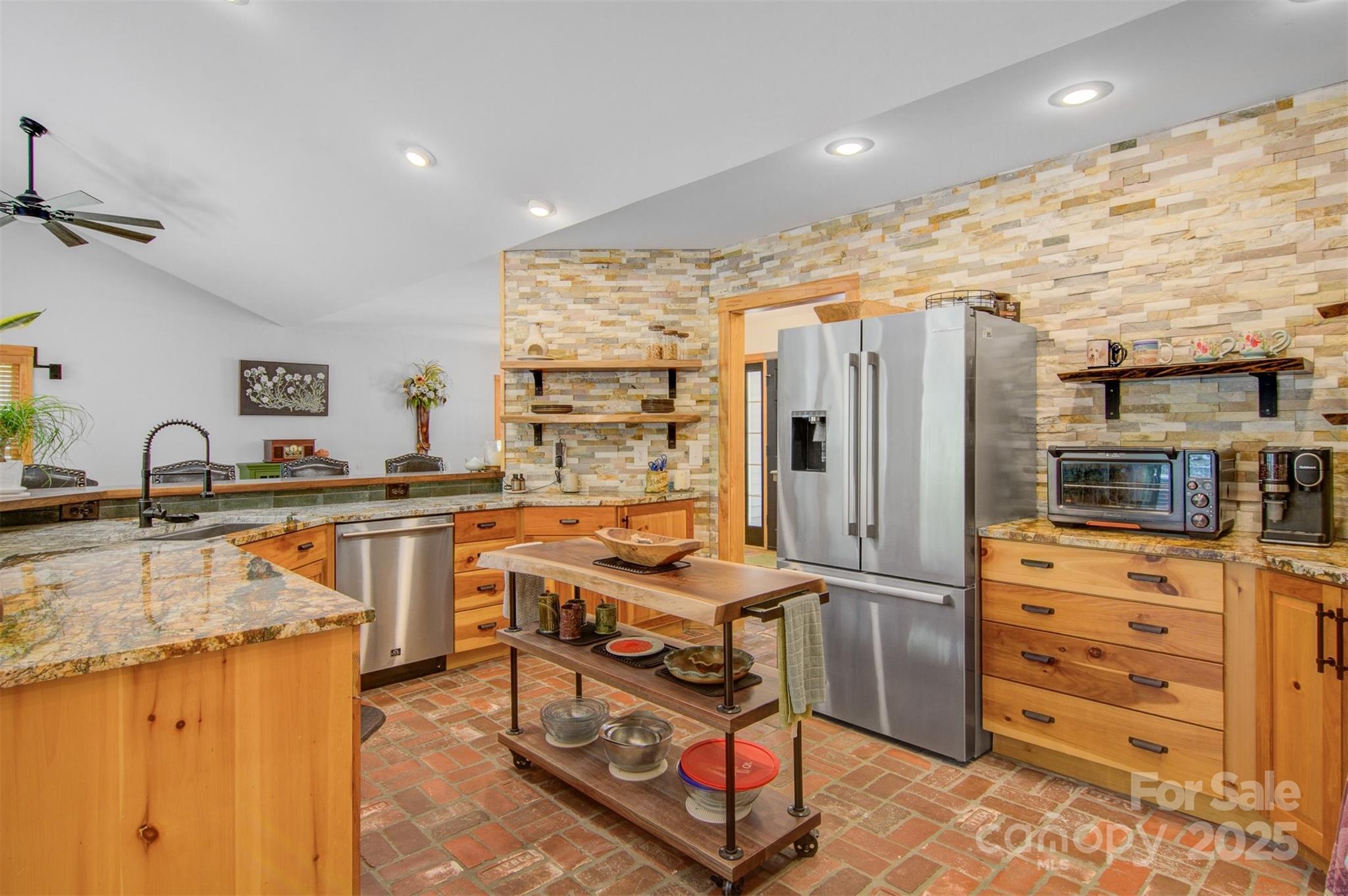 Granite Falls, North Carolina, 28630, United States, 3 Bedrooms Bedrooms, ,3 BathroomsBathrooms,Residential,For Sale,1794602