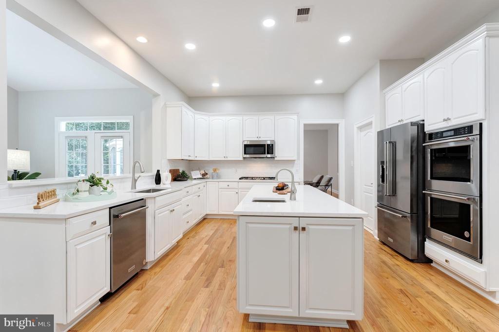 Fairfax, Virginia, 22033, United States, 6 Bedrooms Bedrooms, ,6 BathroomsBathrooms,Residential,For Sale,1973786