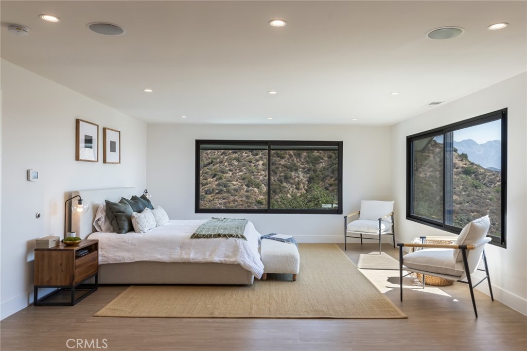 Glendale, California, 91207, United States, 4 Bedrooms Bedrooms, ,5 BathroomsBathrooms,Residential,For Sale,1934698
