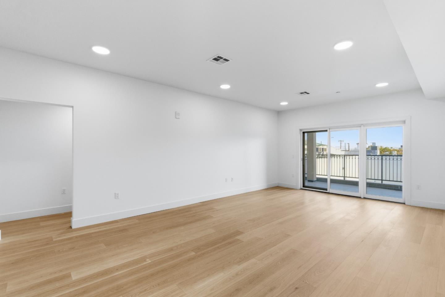 San Carlos, California, 94070, United States, 2 Bedrooms Bedrooms, ,3 BathroomsBathrooms,Residential,For Sale,2002922