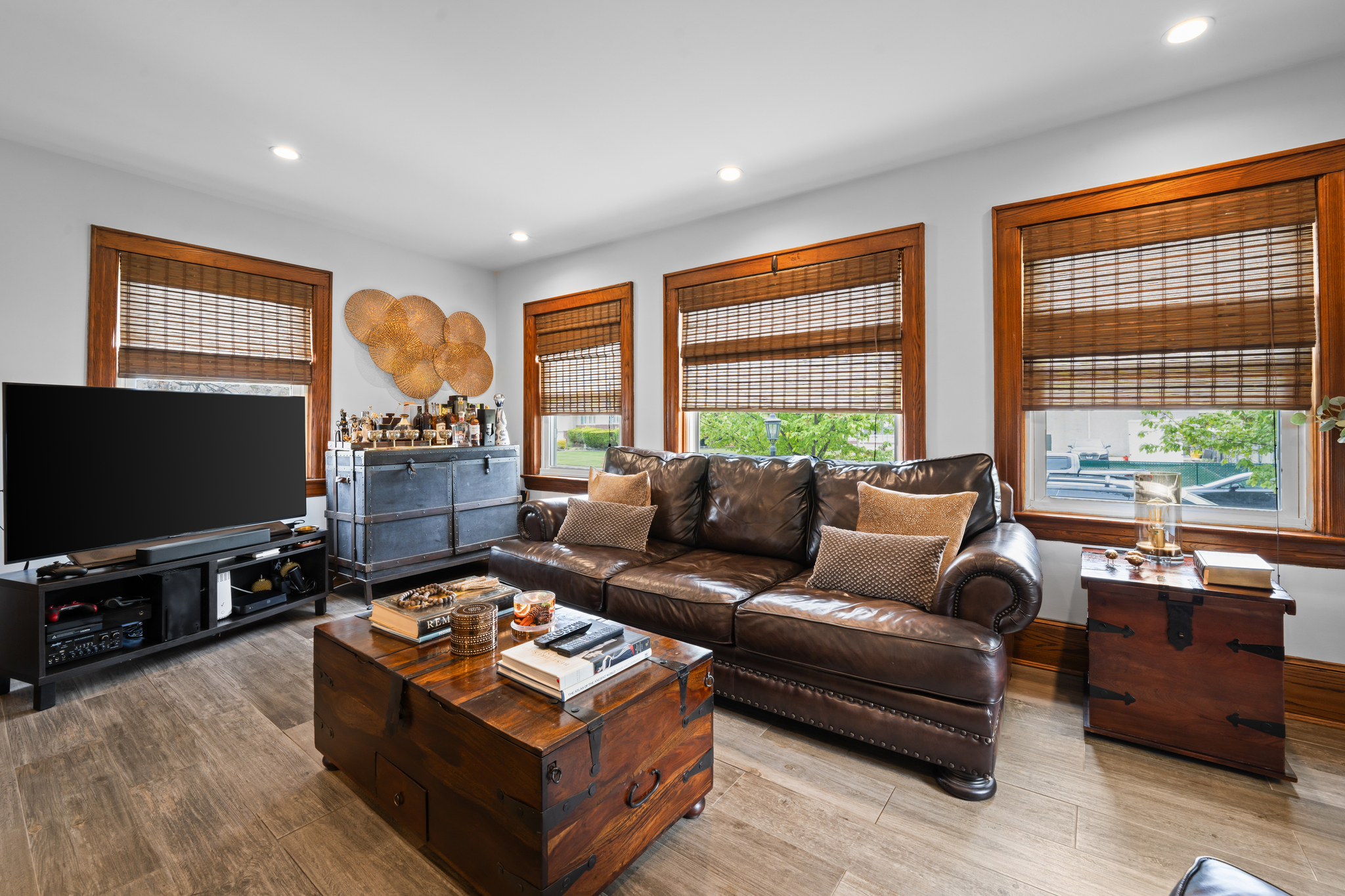 Oceanside, New York, 11572, United States, 3 Bedrooms Bedrooms, ,2 BathroomsBathrooms,Residential,For Sale,1928252