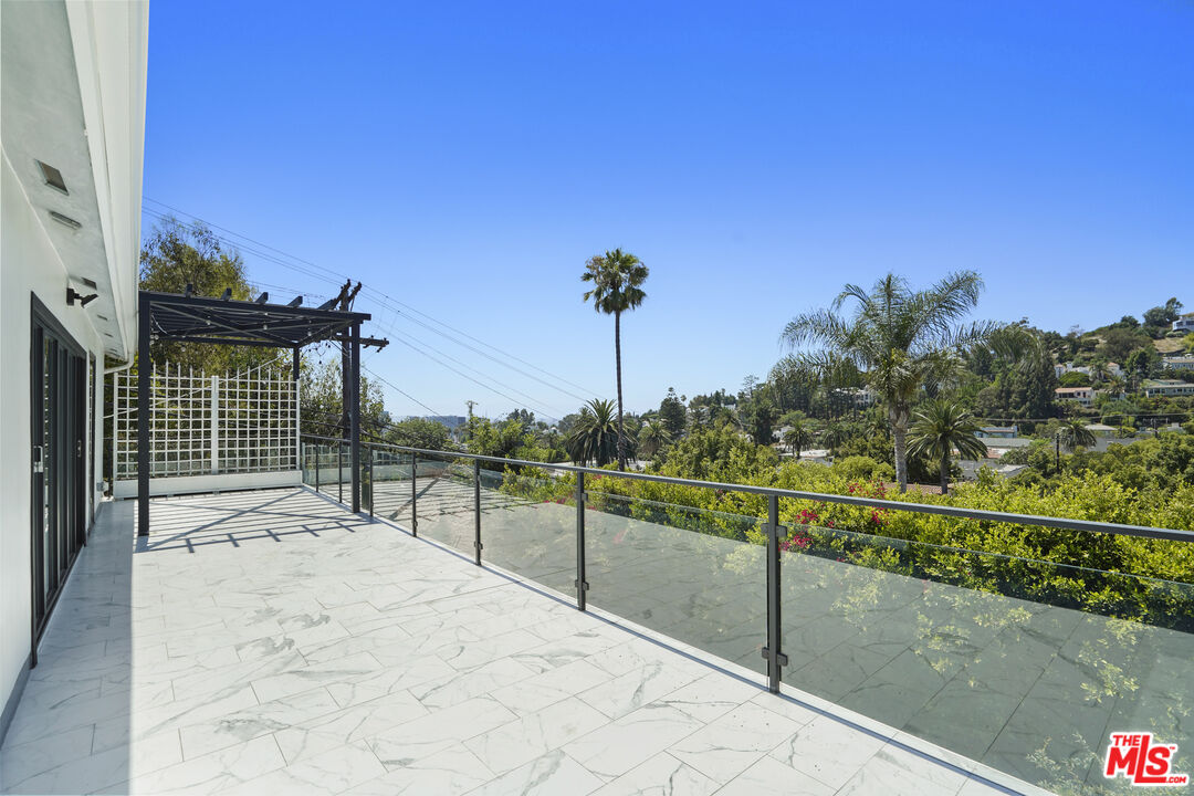 Los Angeles, California, 90068, United States, 3 Bedrooms Bedrooms, ,2 BathroomsBathrooms,Residential,For Sale,1911201