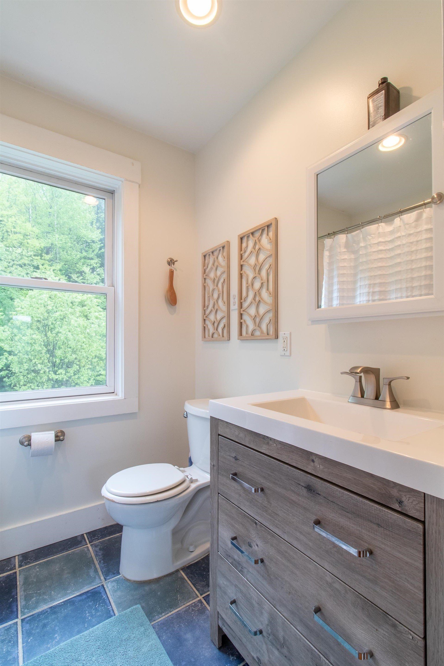 Kirby, Vermont, 05851, United States, 5 Bedrooms Bedrooms, ,3 BathroomsBathrooms,Residential,For Sale,2036584