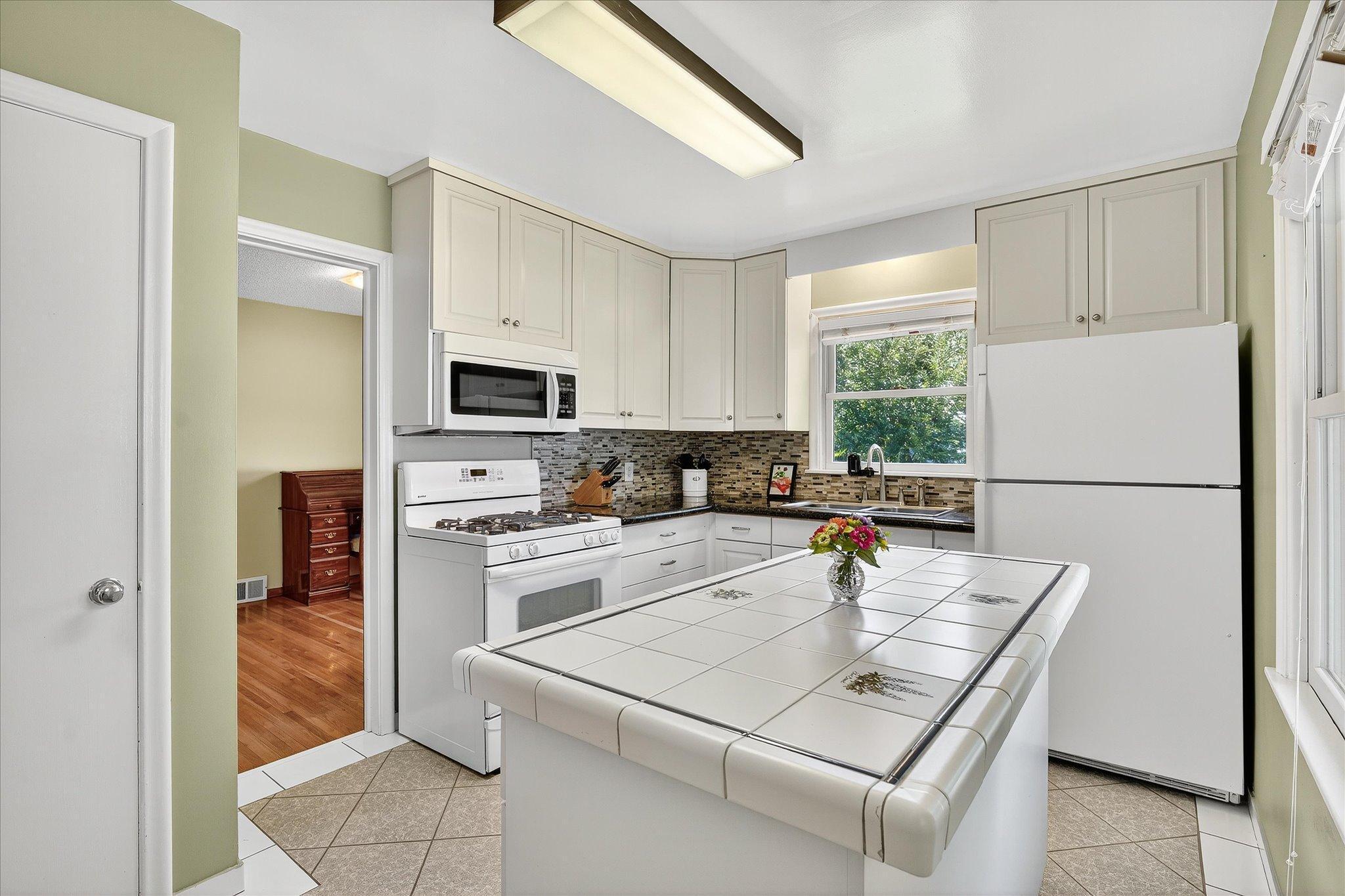 Edina, Minnesota, 55410, United States, 3 Bedrooms Bedrooms, ,1 BathroomBathrooms,Residential,For Sale,1941033