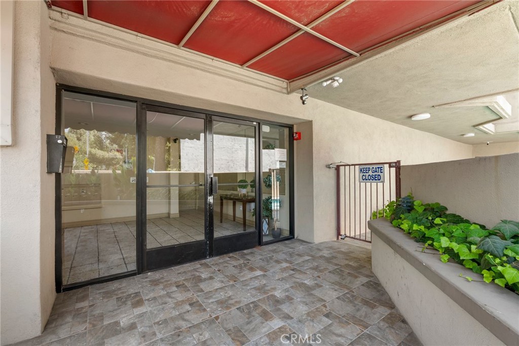 Sherman Oaks, California, 91423, United States, 2 Bedrooms Bedrooms, ,2 BathroomsBathrooms,Residential,For Sale,1708509