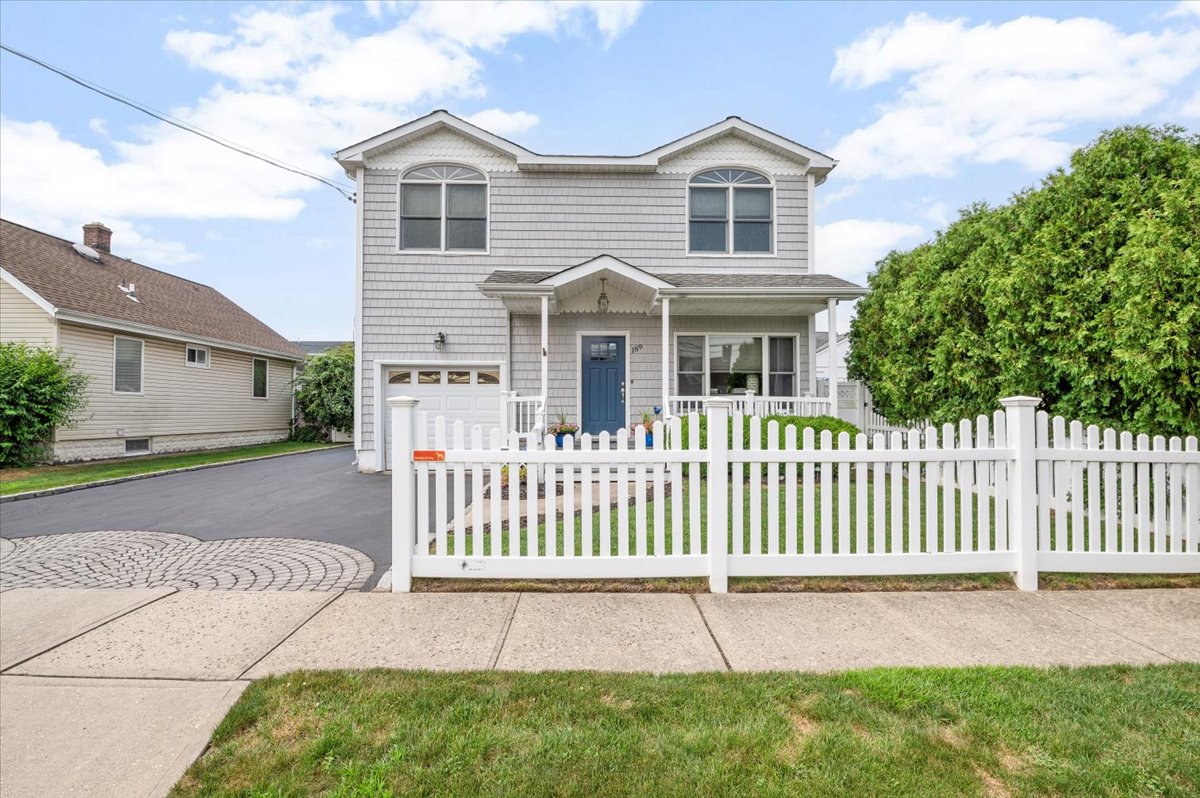 Bethpage, New York, 11714, United States, 4 Bedrooms Bedrooms, ,3 BathroomsBathrooms,Residential,For Sale,1905713