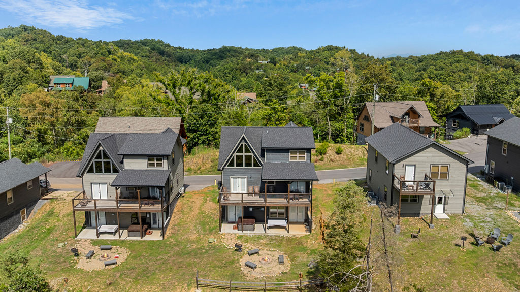 Sevierville, Tennessee, 37876, United States, 3 Bedrooms Bedrooms, ,4 BathroomsBathrooms,Residential,For Sale,1936996