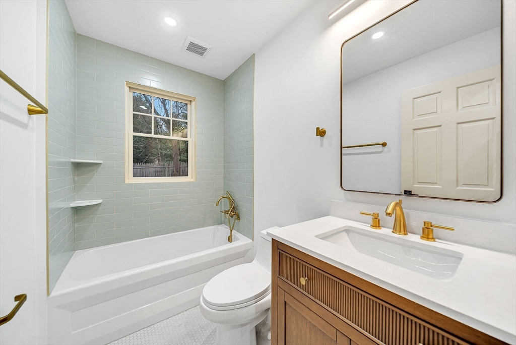 Wellesley, Massachusetts, 02481, United States, 5 Bedrooms Bedrooms, ,5 BathroomsBathrooms,Residential,For Sale,2001745