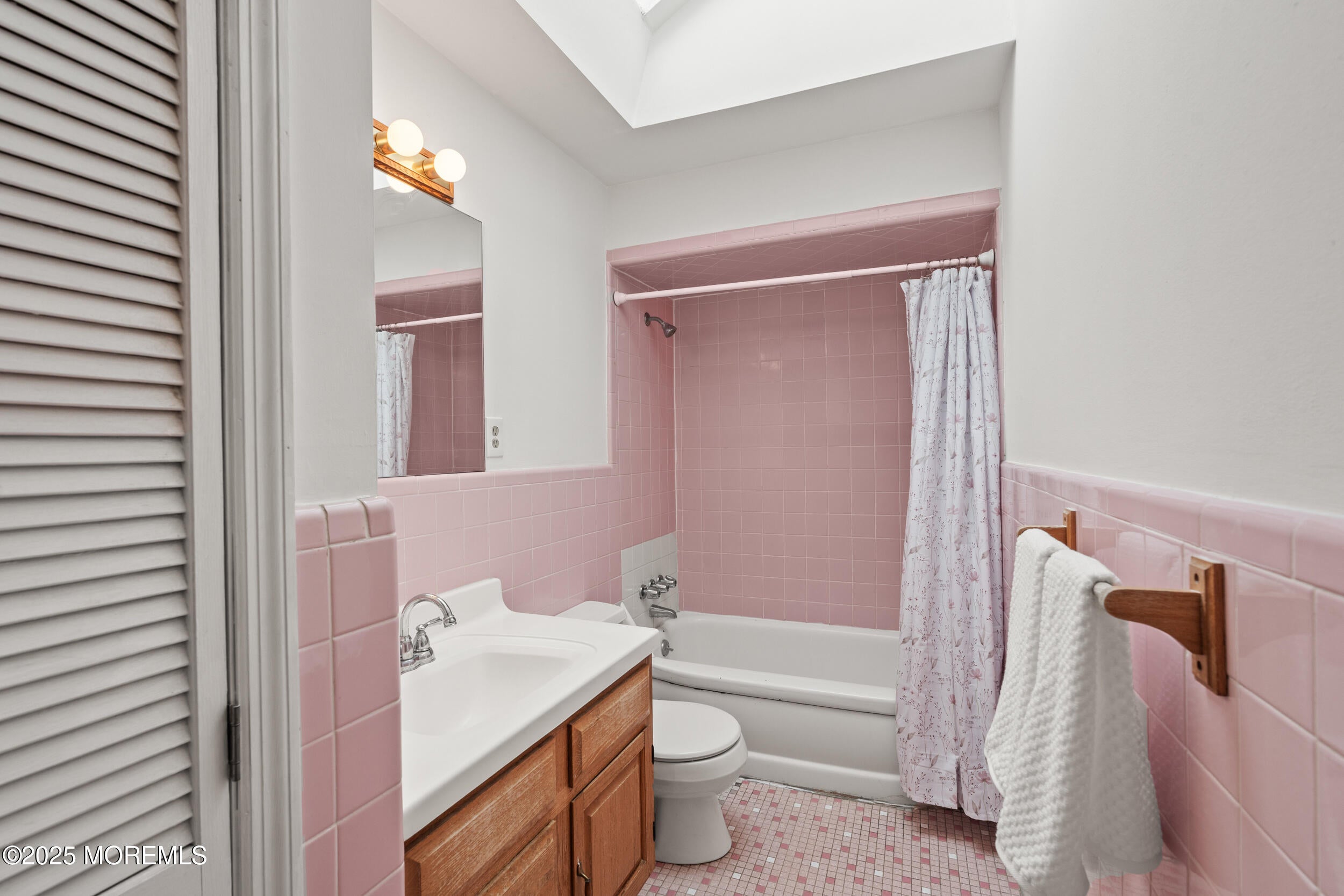 Oakhurst, New Jersey, 07755, United States, 3 Bedrooms Bedrooms, ,2 BathroomsBathrooms,Residential,For Sale,1923231