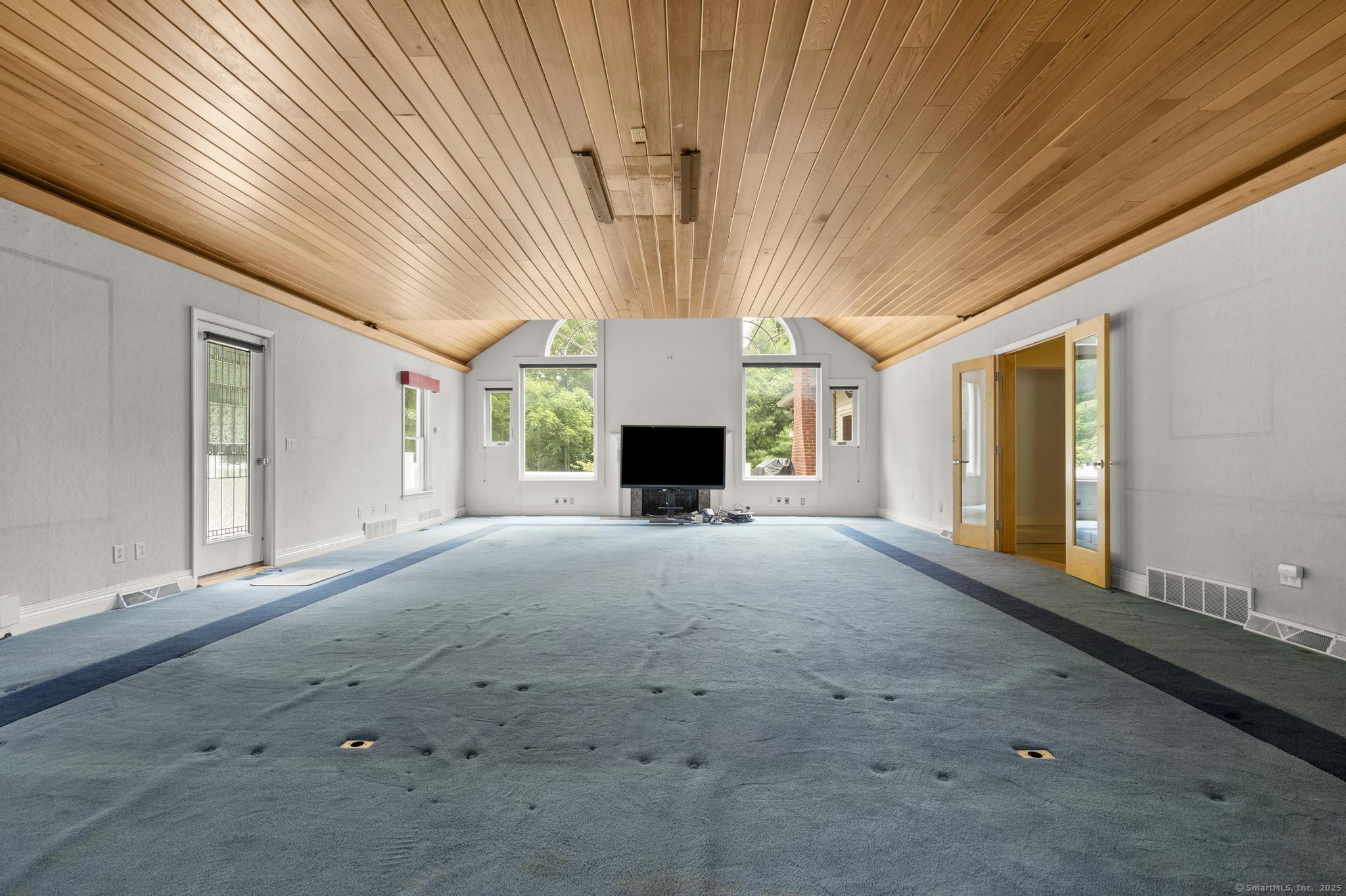 Orange, Connecticut, 06477, United States, 4 Bedrooms Bedrooms, ,8 BathroomsBathrooms,Residential,For Sale,1939481