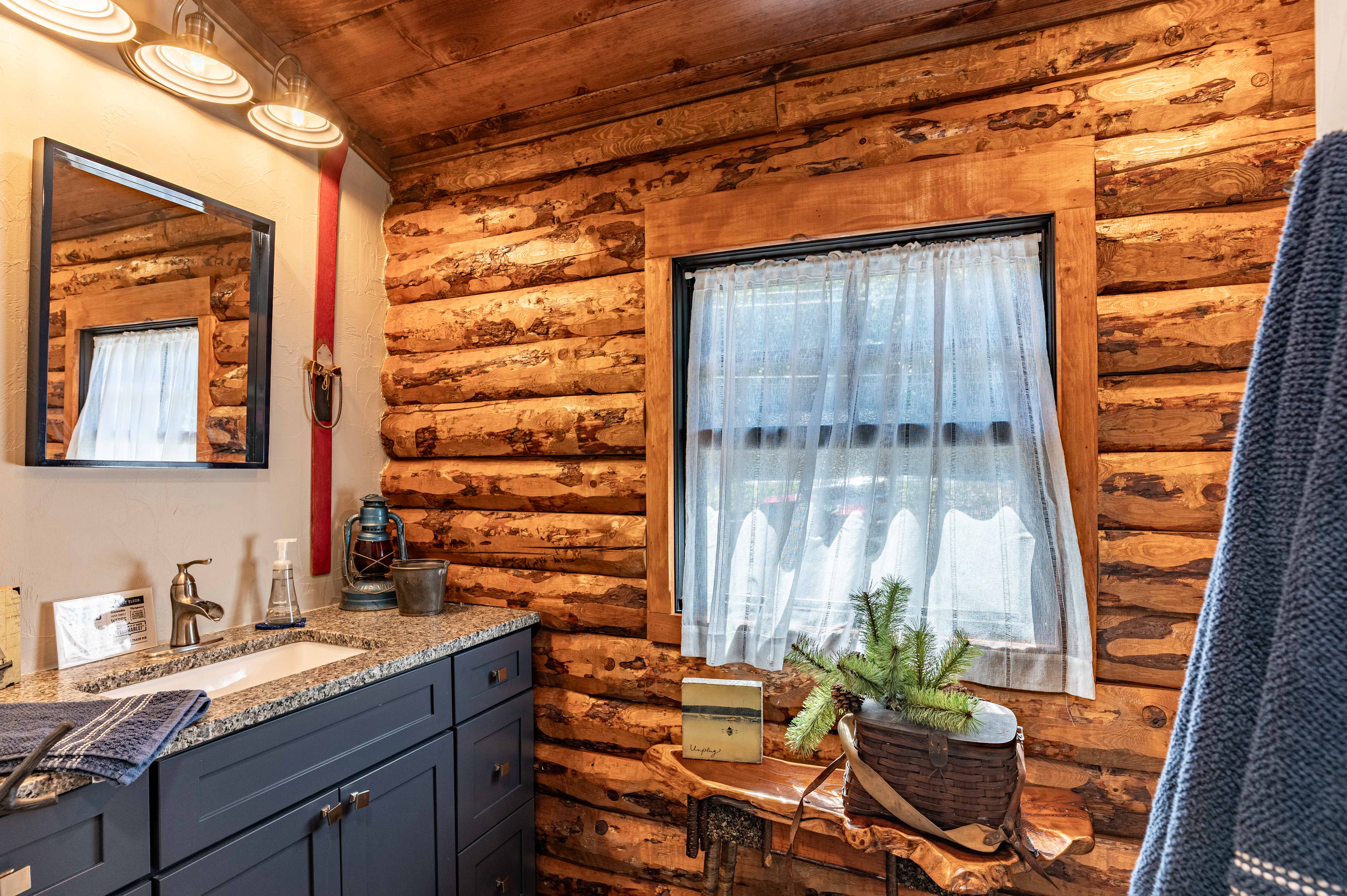  Log Cabin with Flair - 物件實景