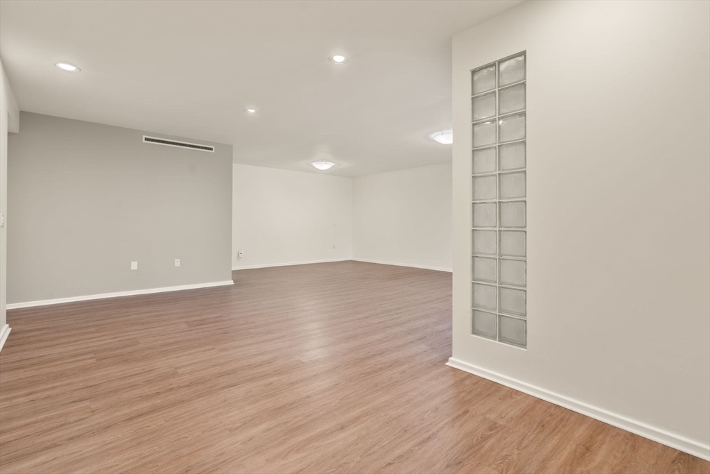 Cambridge, Massachusetts, 02138, United States, 1 Bedroom Bedrooms, ,1 BathroomBathrooms,Residential,For Sale,1883124