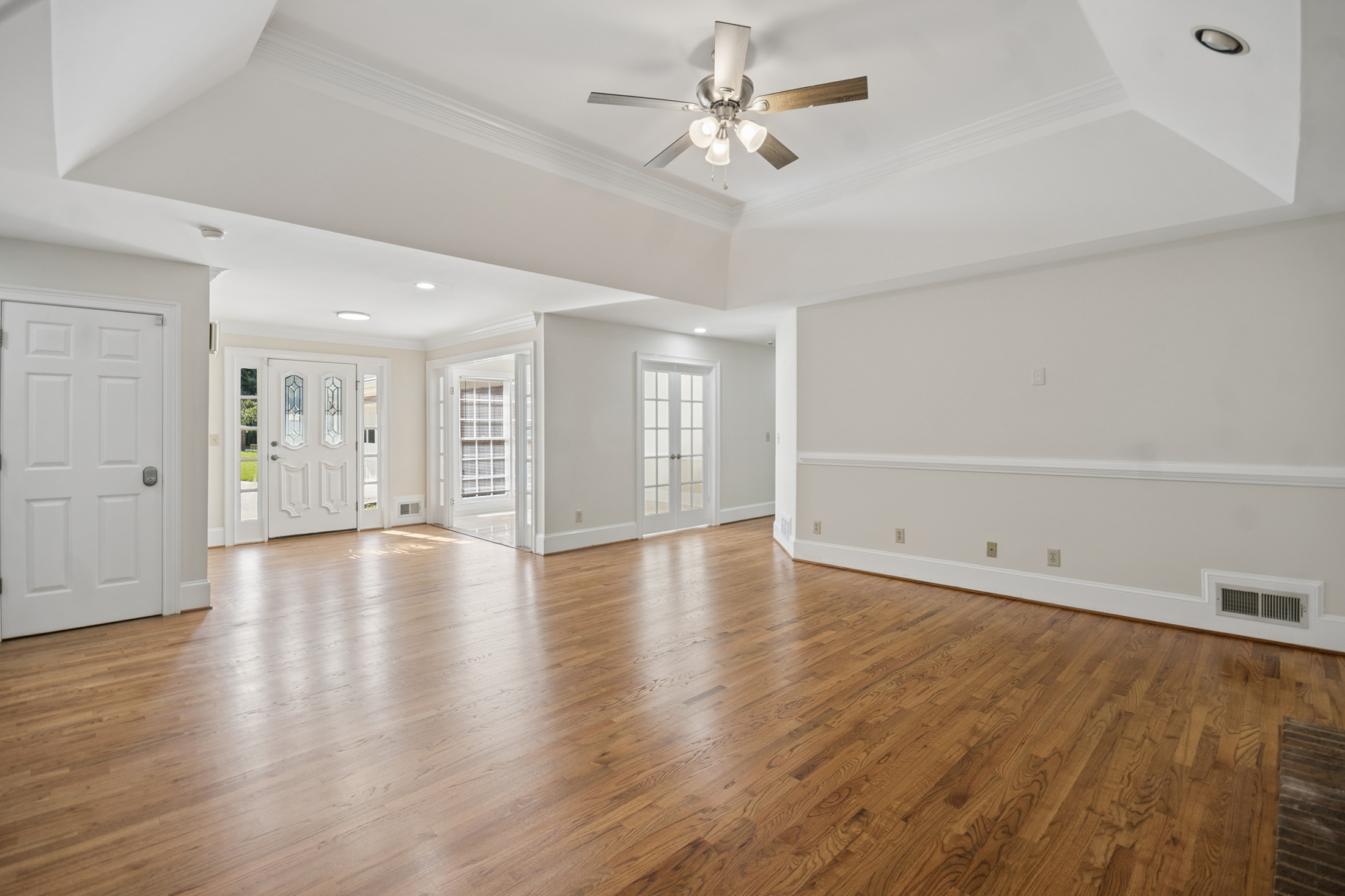 Beautifully Refreshed Ranch Nestled on an Expansive Cul-de-sac Lot - 物件實景