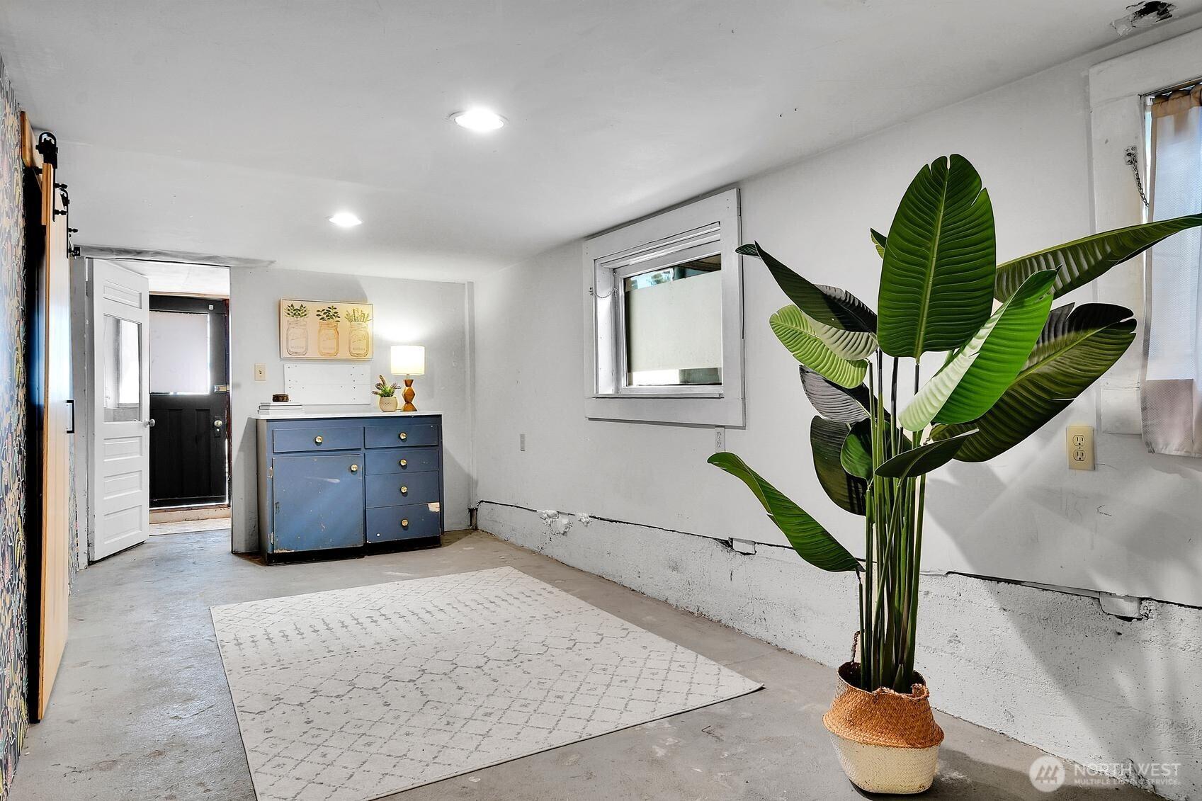 SEATTLE, Washington, 98119, United States, 2 Bedrooms Bedrooms, ,1 BathroomBathrooms,Residential,For Sale,1907615