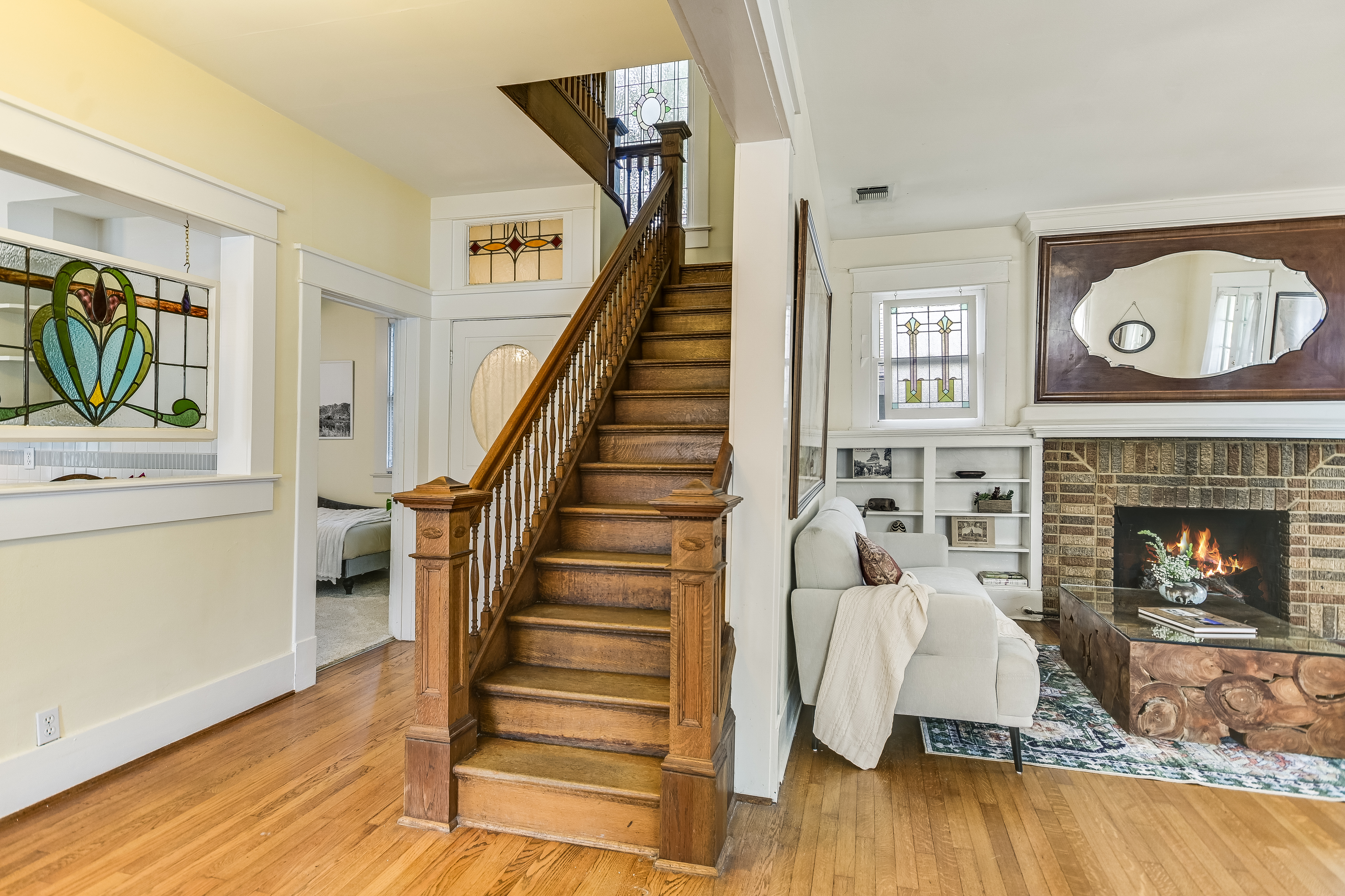  1922 Colonial Revival in Historic Hyde Park Neighborhood - 物件實景