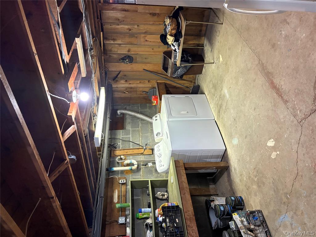 Riverhead, New York, 11901, United States, 3 Bedrooms Bedrooms, ,2 BathroomsBathrooms,Residential,For Sale,2005569