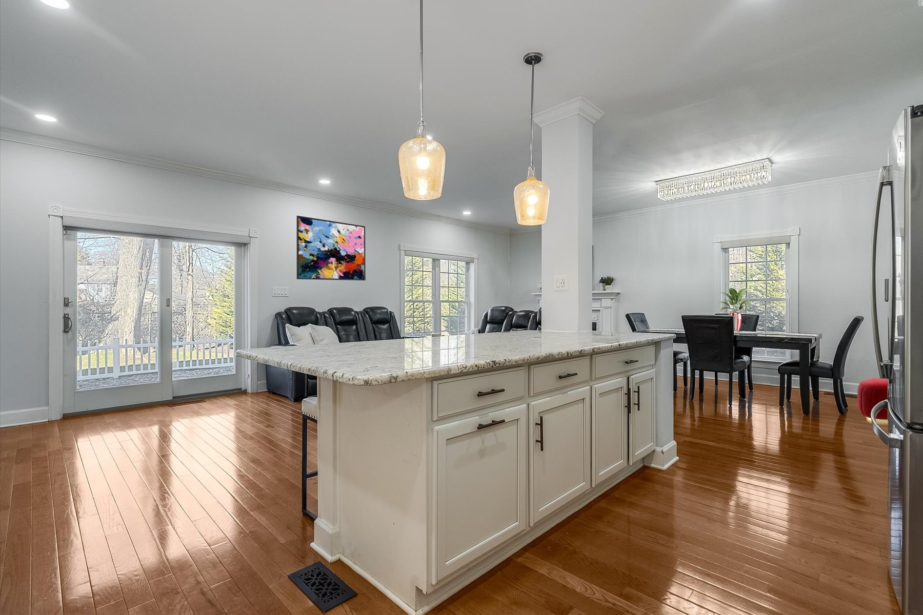  Experience Urban Luxury with this End-Unit Townhome - 物件實景