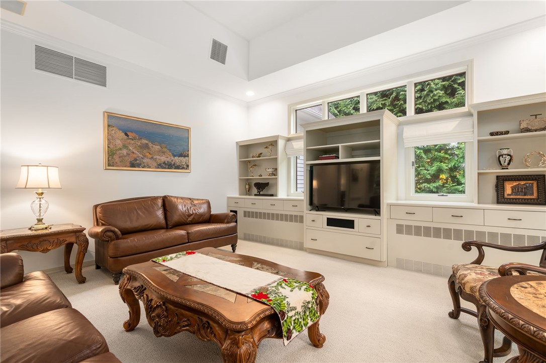 Cranston, Rhode Island, 02920, United States, 3 Bedrooms Bedrooms, ,4 BathroomsBathrooms,Residential,For Sale,1993261