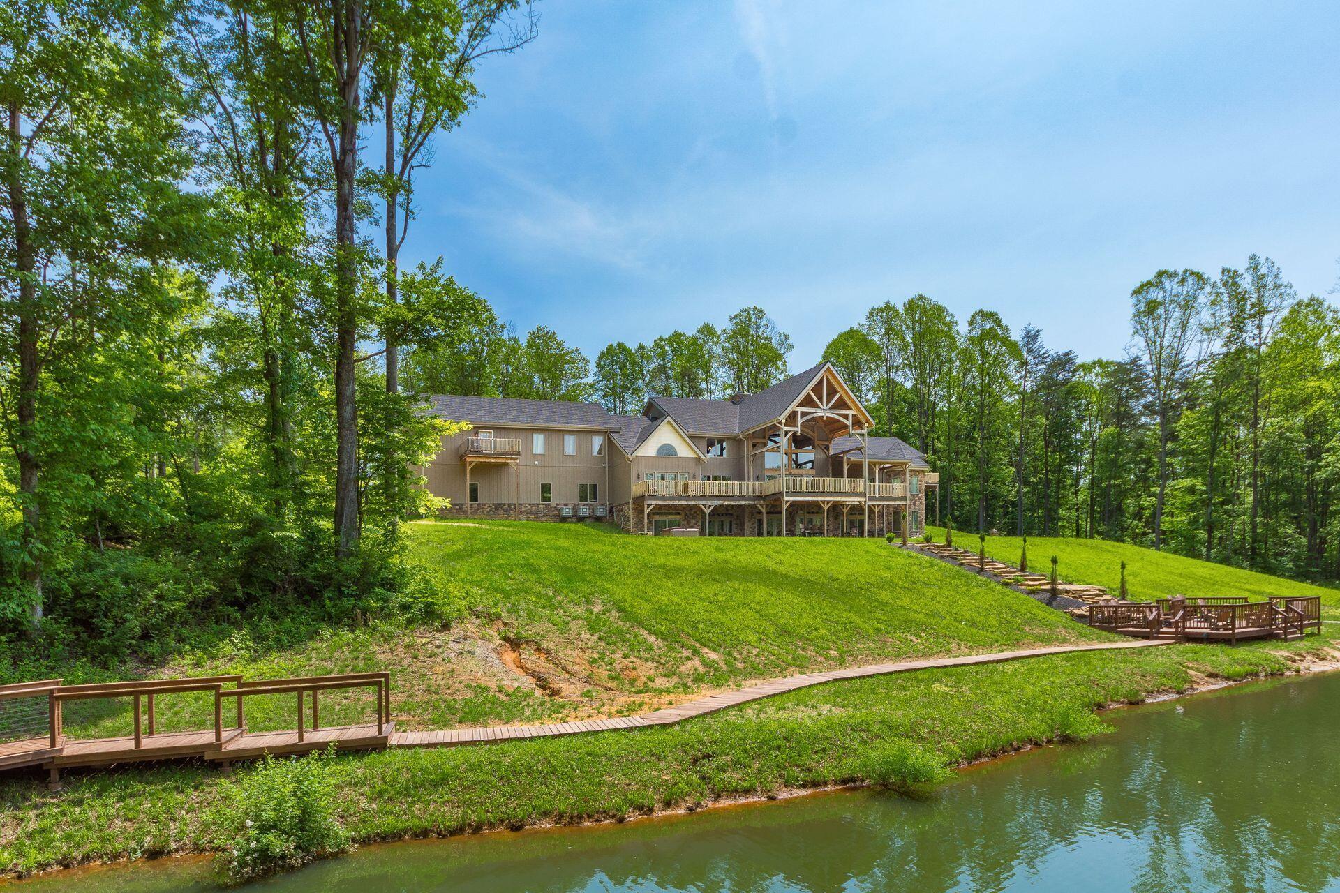 Rockbridge, Ohio, 43149, United States, 8 Bedrooms Bedrooms, ,14 BathroomsBathrooms,Residential,For Sale,1820005