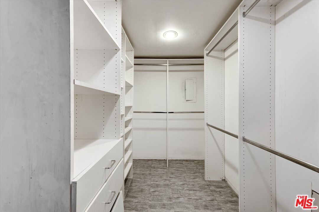 Los Angeles, California, 90024, United States, 2 Bedrooms Bedrooms, ,1 BathroomBathrooms,Residential,For Sale,1939322
