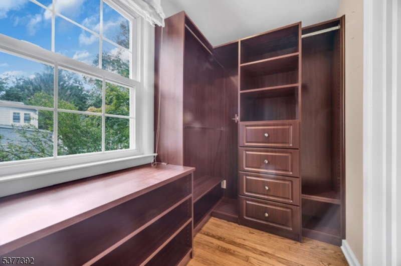 Chatham Twp., New Jersey, 07928, United States, 4 Bedrooms Bedrooms, ,3 BathroomsBathrooms,Residential,For Sale,1926166