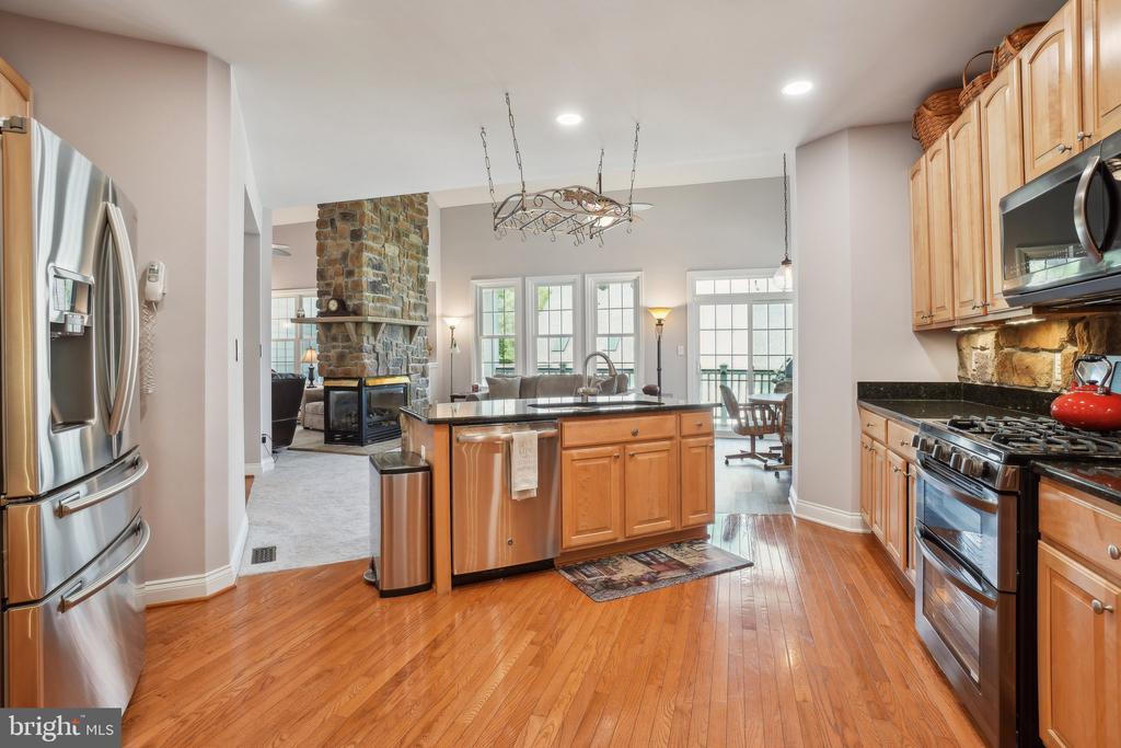 Gainesville, Virginia, 20155, United States, 3 Bedrooms Bedrooms, ,4 BathroomsBathrooms,Residential,For Sale,1896801