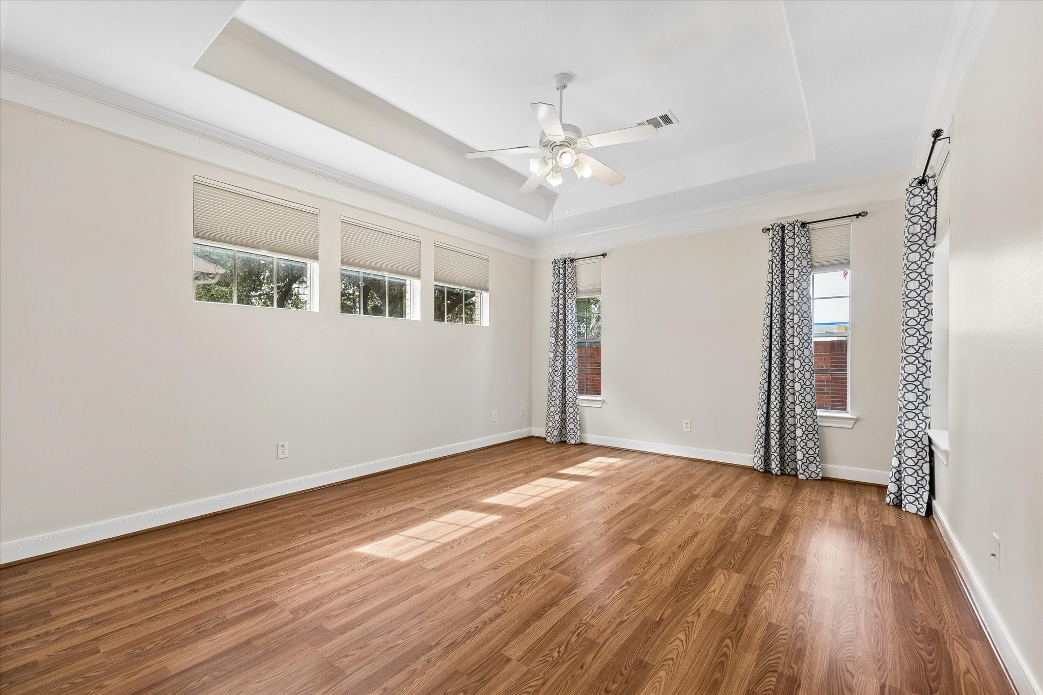 1502 Lakeside Enclave Drive - 物件實景