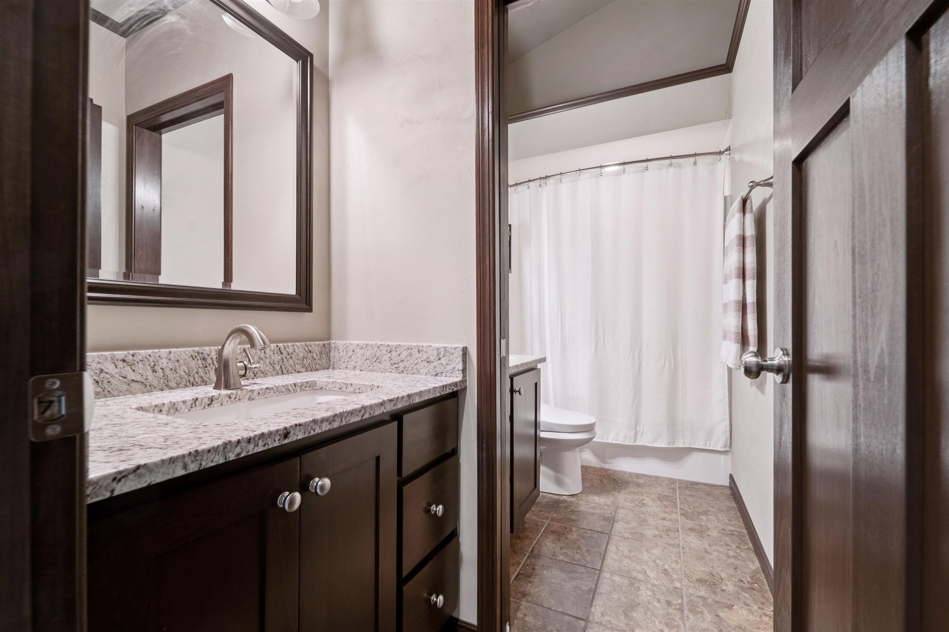 NEENAH, Wisconsin, 54956, United States, 4 Bedrooms Bedrooms, ,3 BathroomsBathrooms,Residential,For Sale,1988309