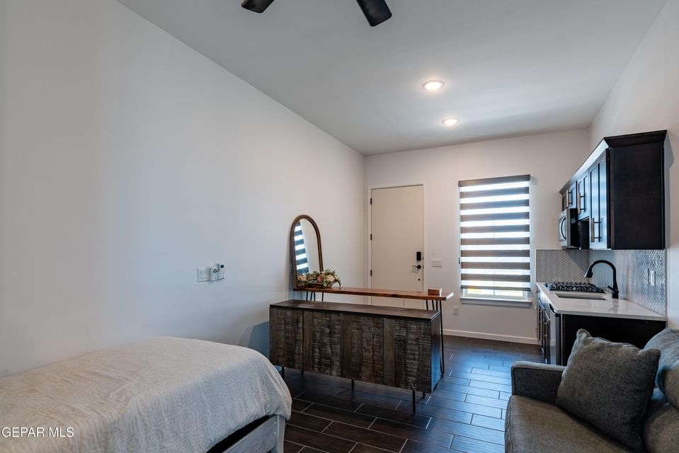 El Paso, Texas, 79932, United States, 5 Bedrooms Bedrooms, ,2 BathroomsBathrooms,Residential,For Sale,1915339