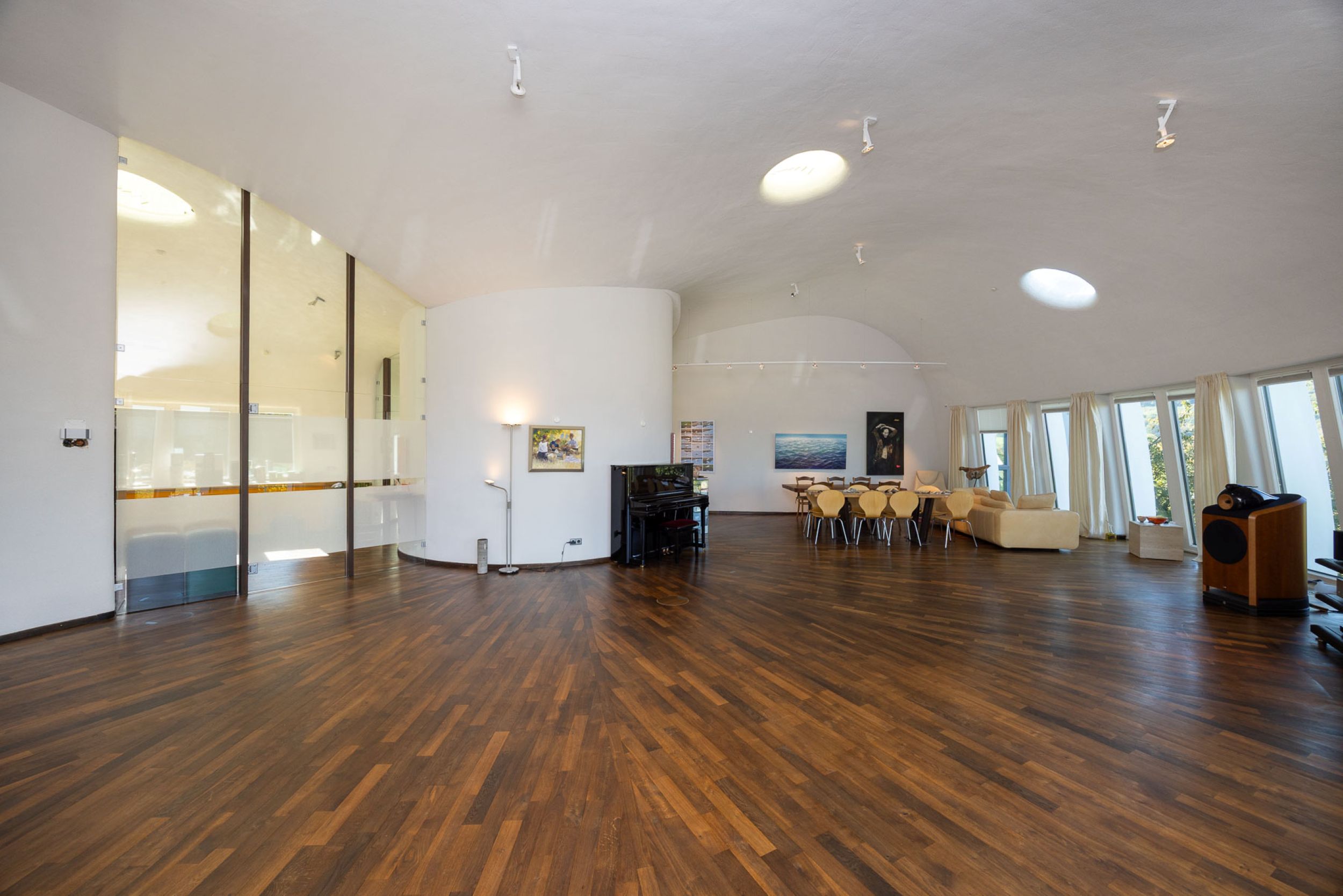  Architectural Haven of 536 m² – A Private Spa Retreat with Natural Swimming Pool - 物件實景