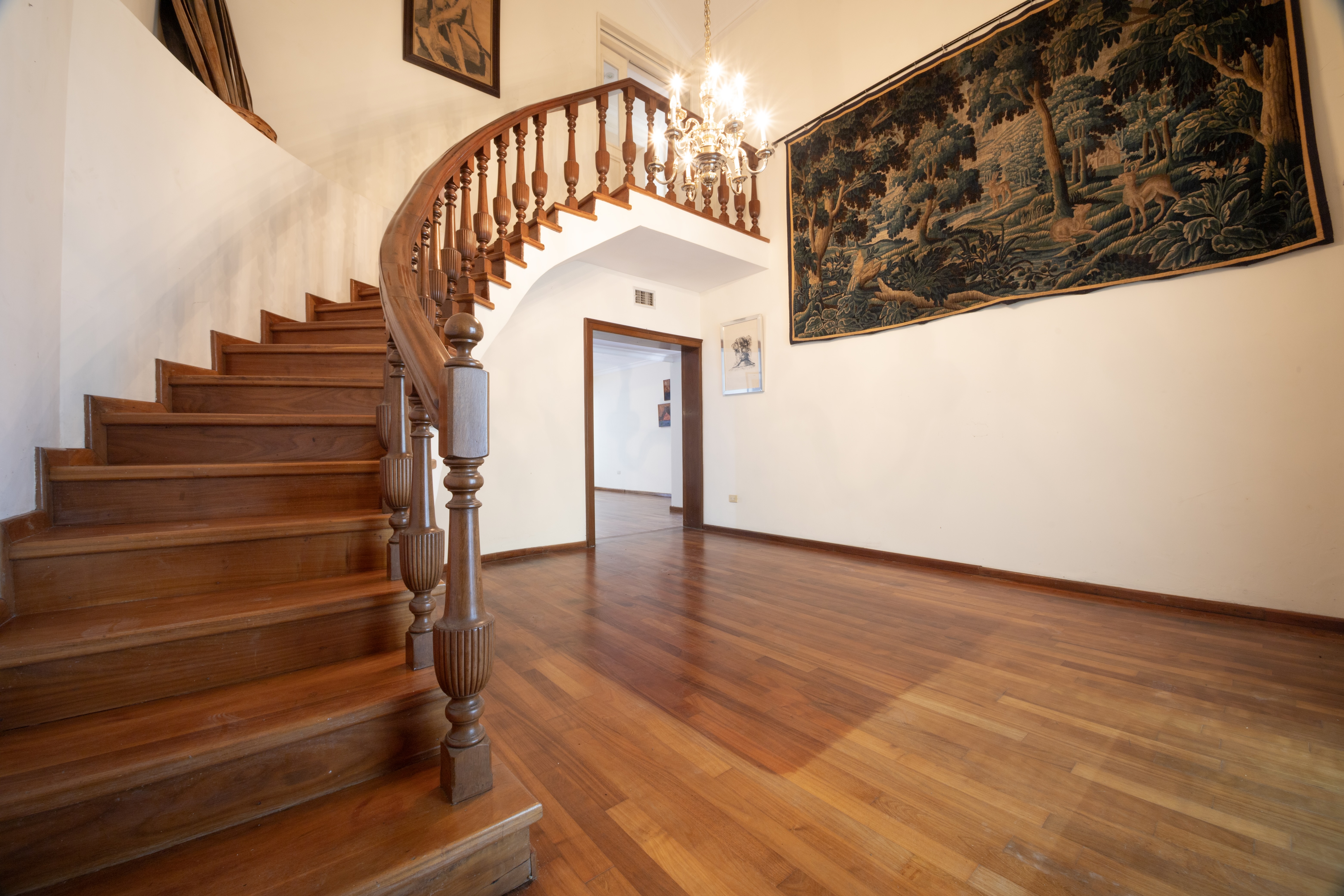  Traditional Estate with Garden and Mountain Access - 物件實景
