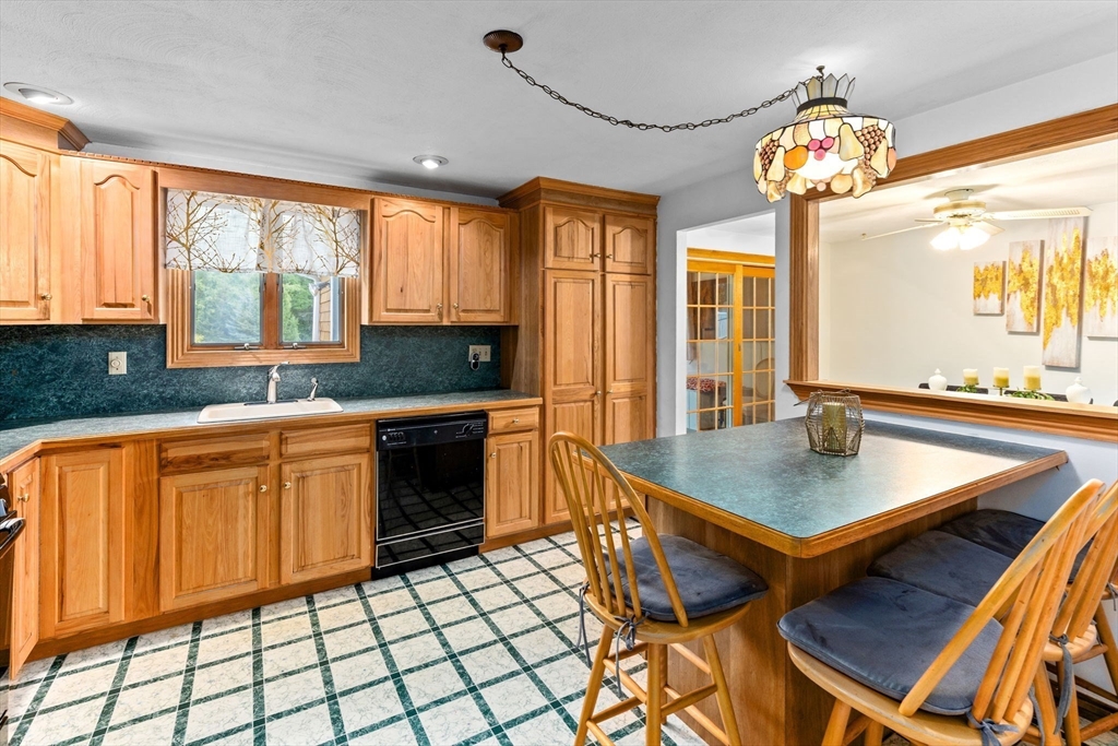 Bridgewater, Massachusetts, 02324, United States, 3 Bedrooms Bedrooms, ,2 BathroomsBathrooms,Residential,For Sale,1943085