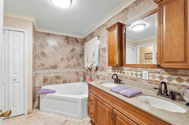Davie, Florida, 33325, United States, 4 Bedrooms Bedrooms, ,3 BathroomsBathrooms,Residential,For Sale,1837198