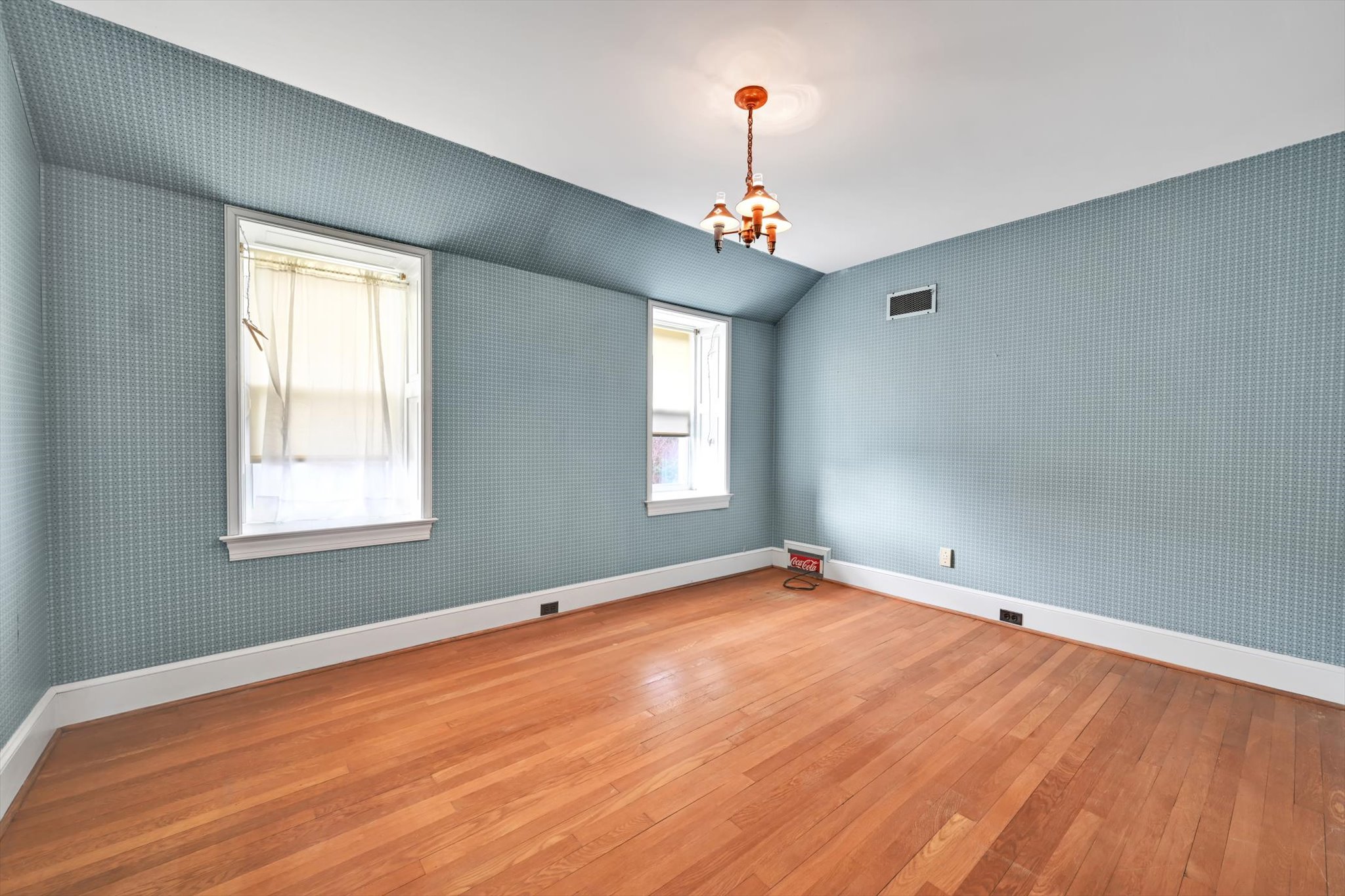 Reading, Pennsylvania, 19607, United States, 6 Bedrooms Bedrooms, ,3 BathroomsBathrooms,Residential,For Sale,2008158