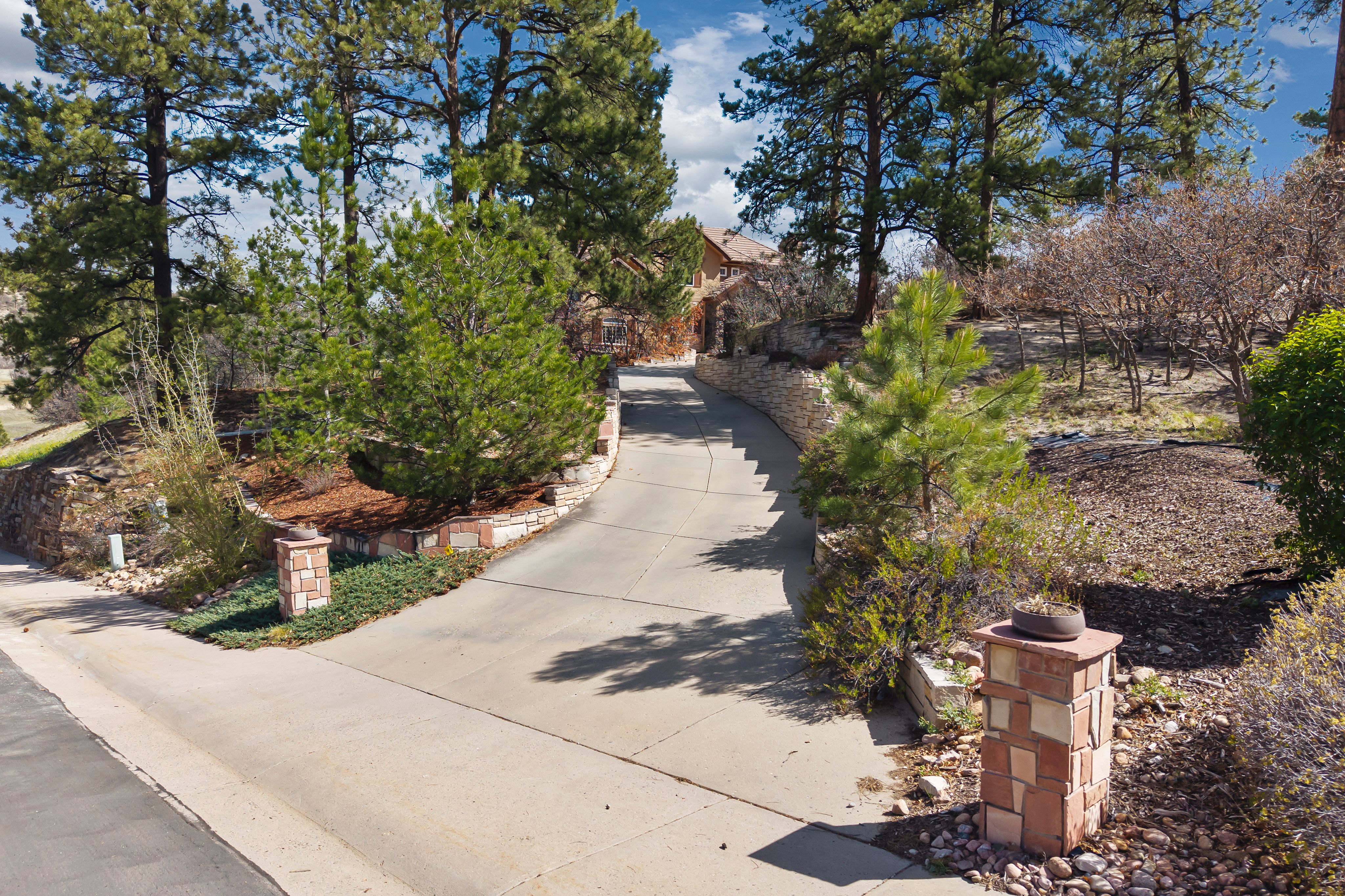  Located on a private 1-acre home site - 物件實景