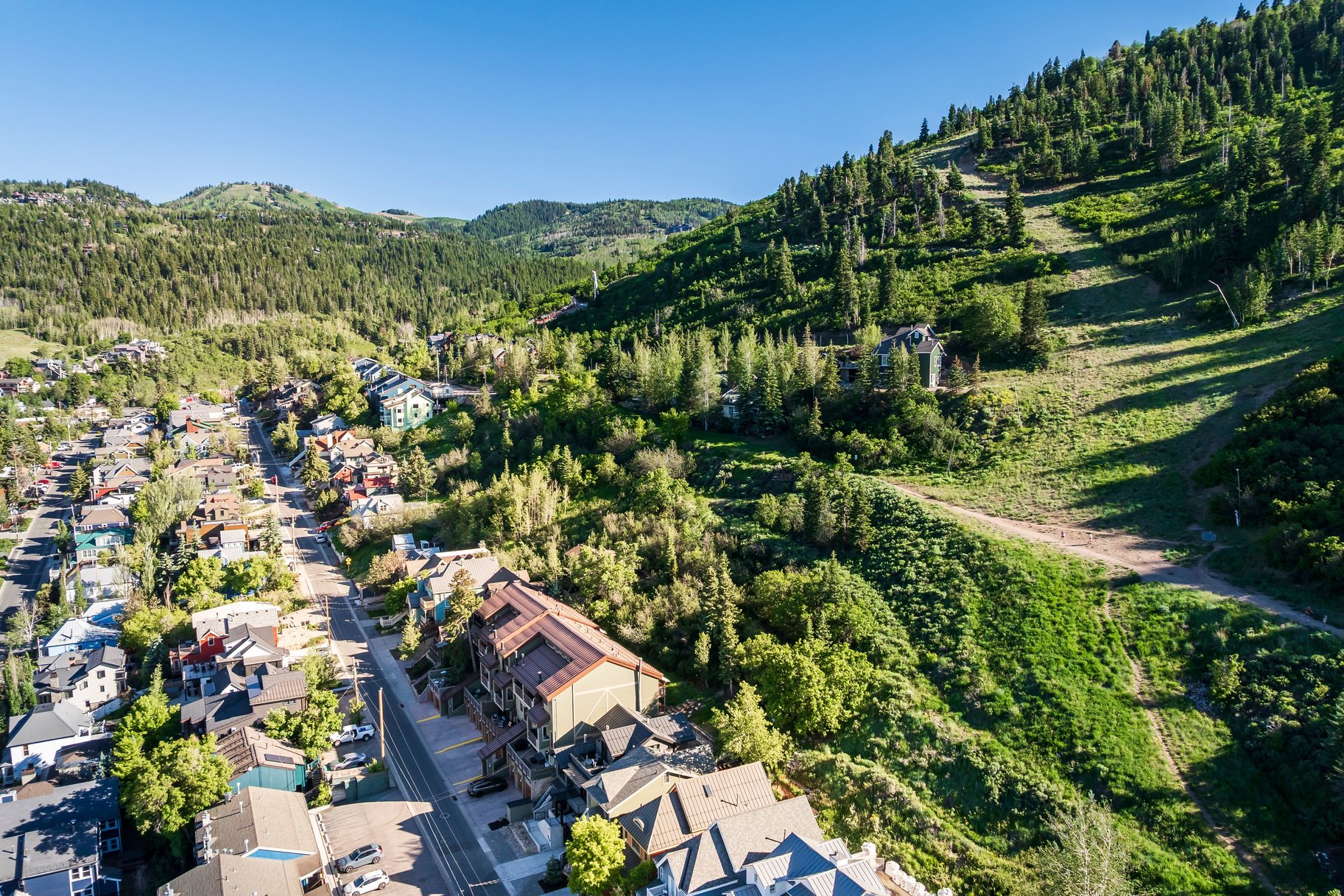  Fully Reimagined Ski-In/Ski-Out Condo — Smart Home Features - 物件實景