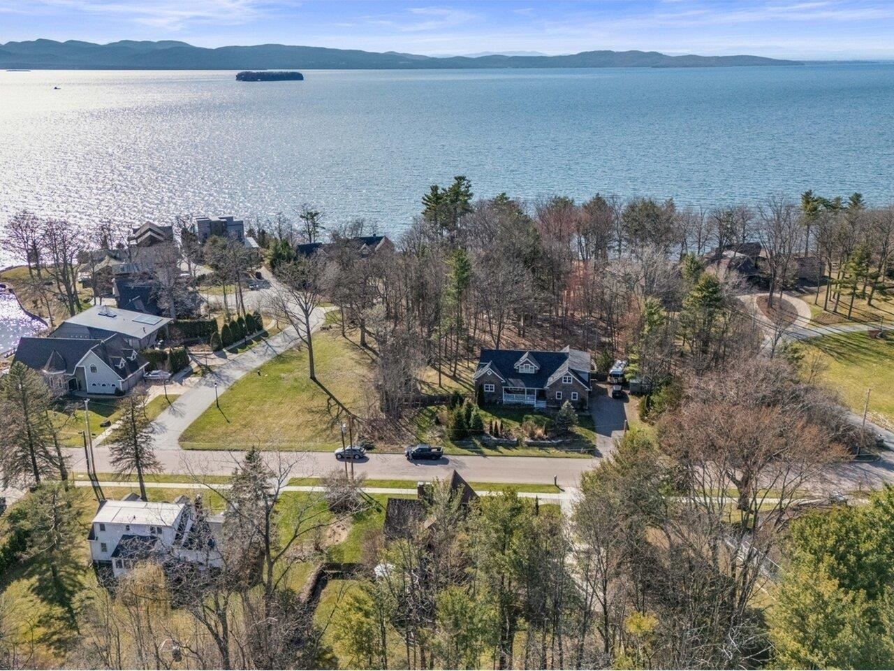 Burlington, Vermont, 05401, United States, 2 Bedrooms Bedrooms, ,3 BathroomsBathrooms,Residential,For Sale,1883018