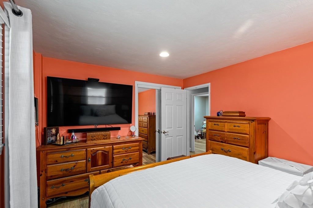 Holbrook, Massachusetts, 02343, United States, 3 Bedrooms Bedrooms, ,1 BathroomBathrooms,Residential,For Sale,1921162