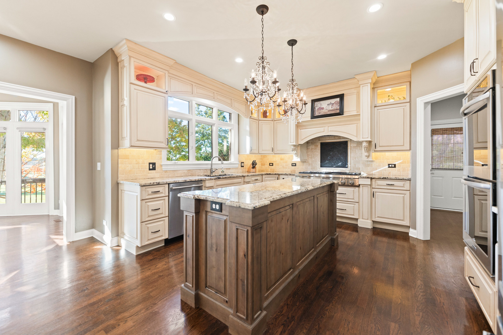 St. Charles, Illinois, 60175, United States, 5 Bedrooms Bedrooms, ,5 BathroomsBathrooms,Residential,For Sale,1989191