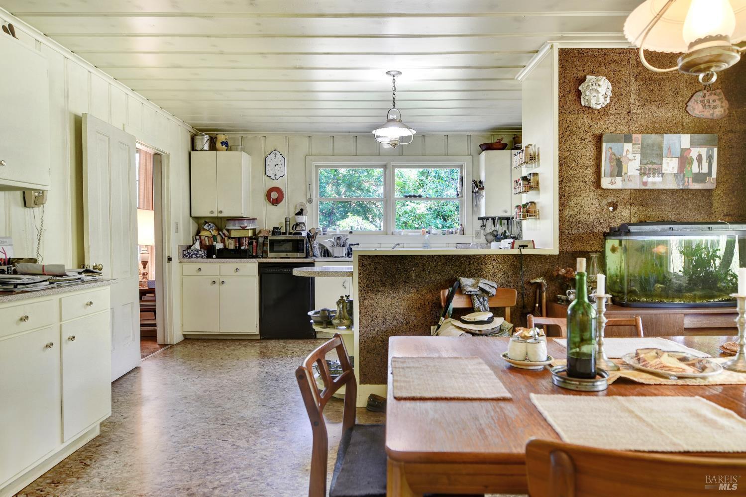 Glen Ellen, California, 95442, United States, 4 Bedrooms Bedrooms, ,3 BathroomsBathrooms,Residential,For Sale,2009295