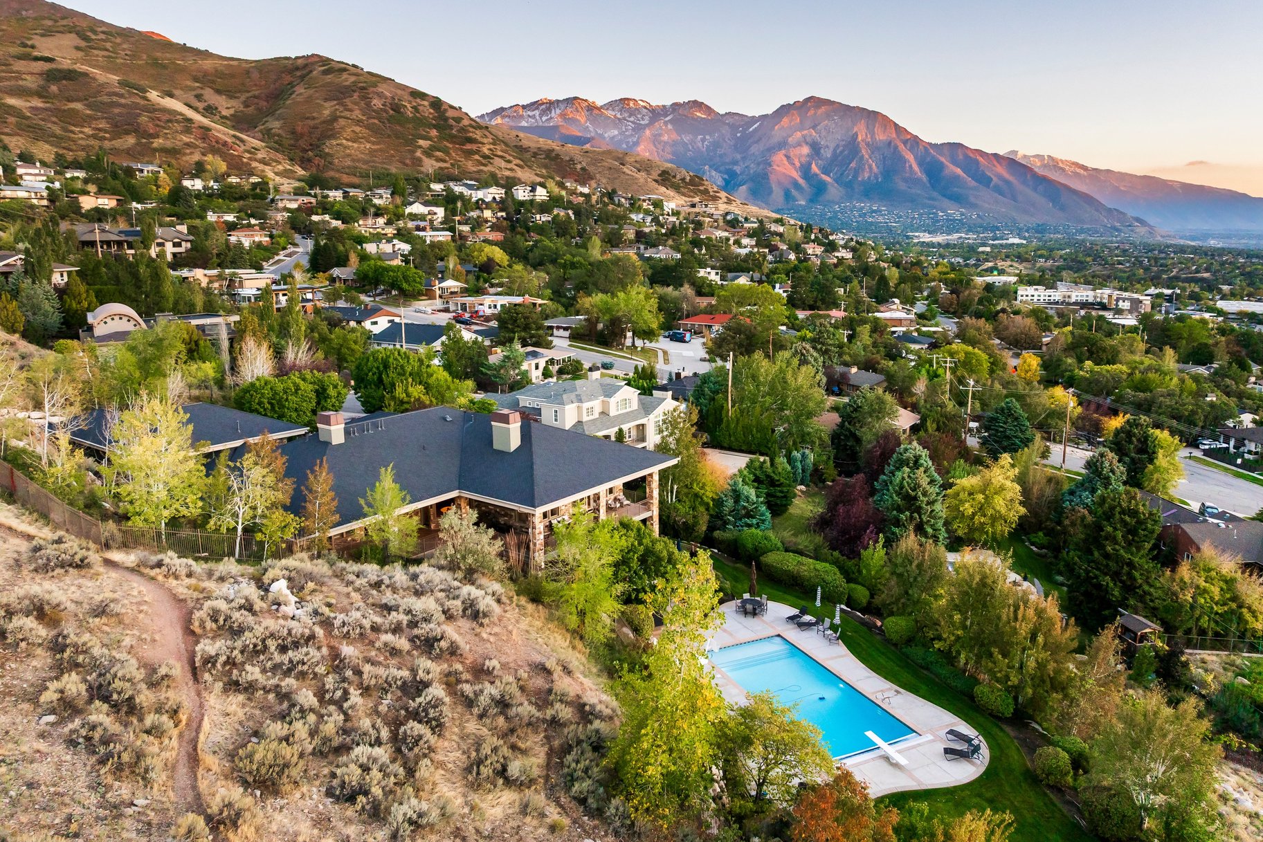  Timeless East Bench Craftsman Estate with Gated Entry, Expansive Light and Views - 物件實景