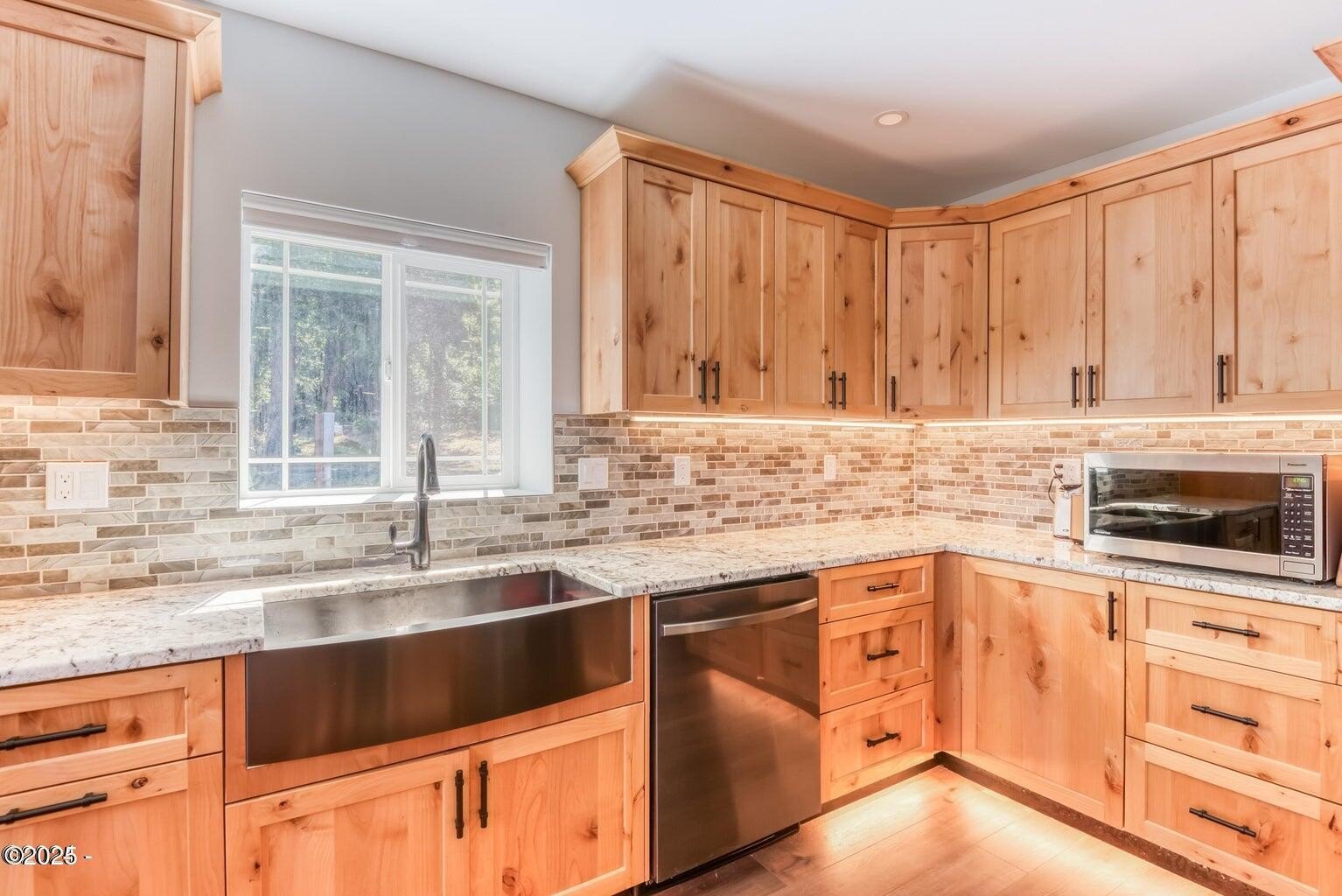 Toledo, Oregon, 97391, United States, 4 Bedrooms Bedrooms, ,2 BathroomsBathrooms,Residential,For Sale,1882404