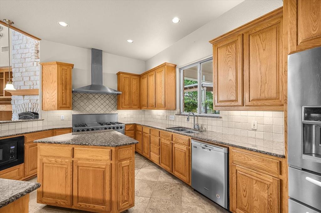 Weatherford, Texas, 76087, United States, 4 Bedrooms Bedrooms, ,4 BathroomsBathrooms,Residential,For Sale,2040291