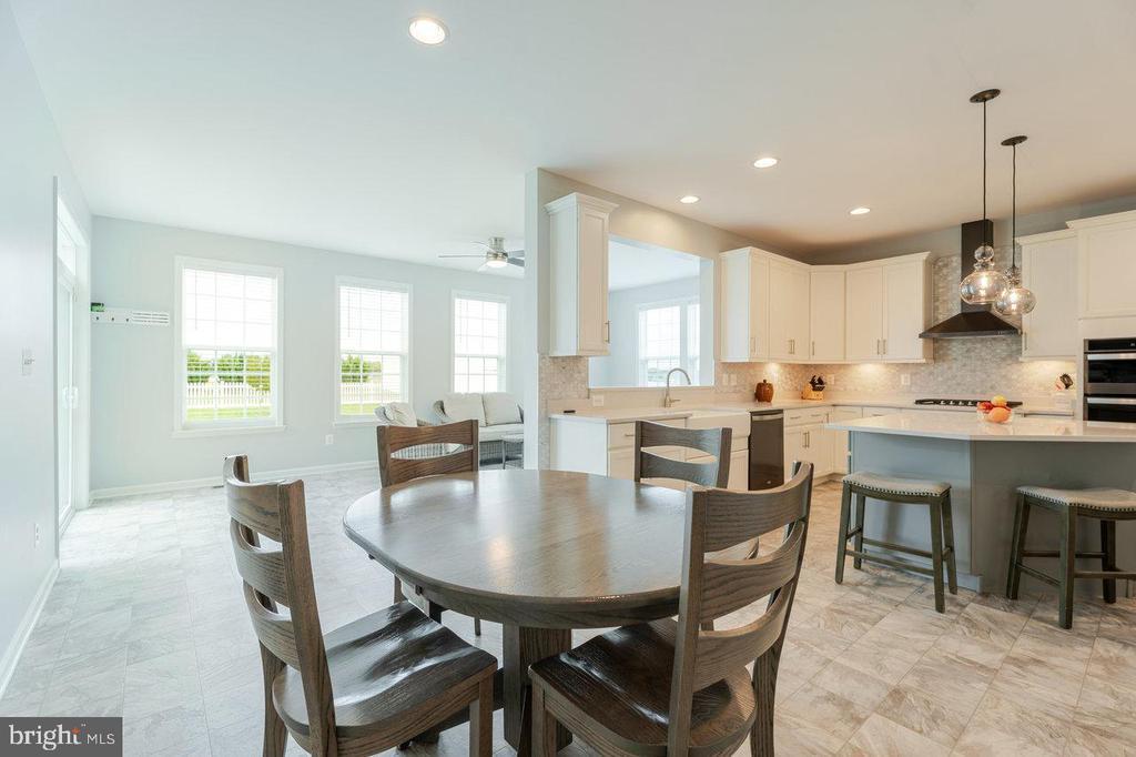 Charles Town, West Virginia, 25414, United States, 4 Bedrooms Bedrooms, ,5 BathroomsBathrooms,Residential,For Sale,1965453