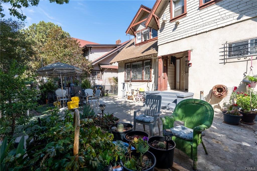 Los Angeles, California, 90037, United States, 7 Bedrooms Bedrooms, ,Residential,For Sale,1935782